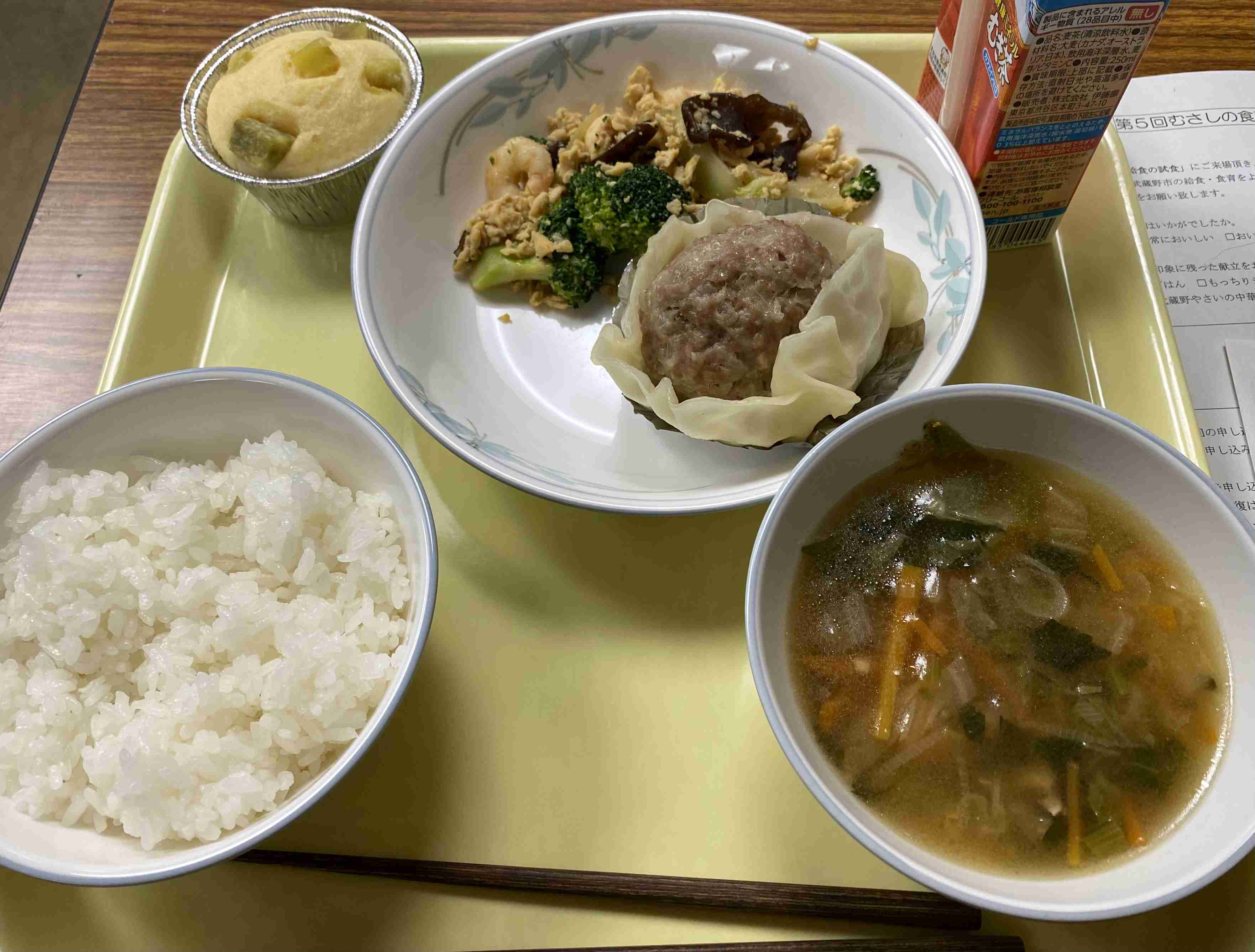 公立小学校の給食無償化 食材費相当額を国が負担へ