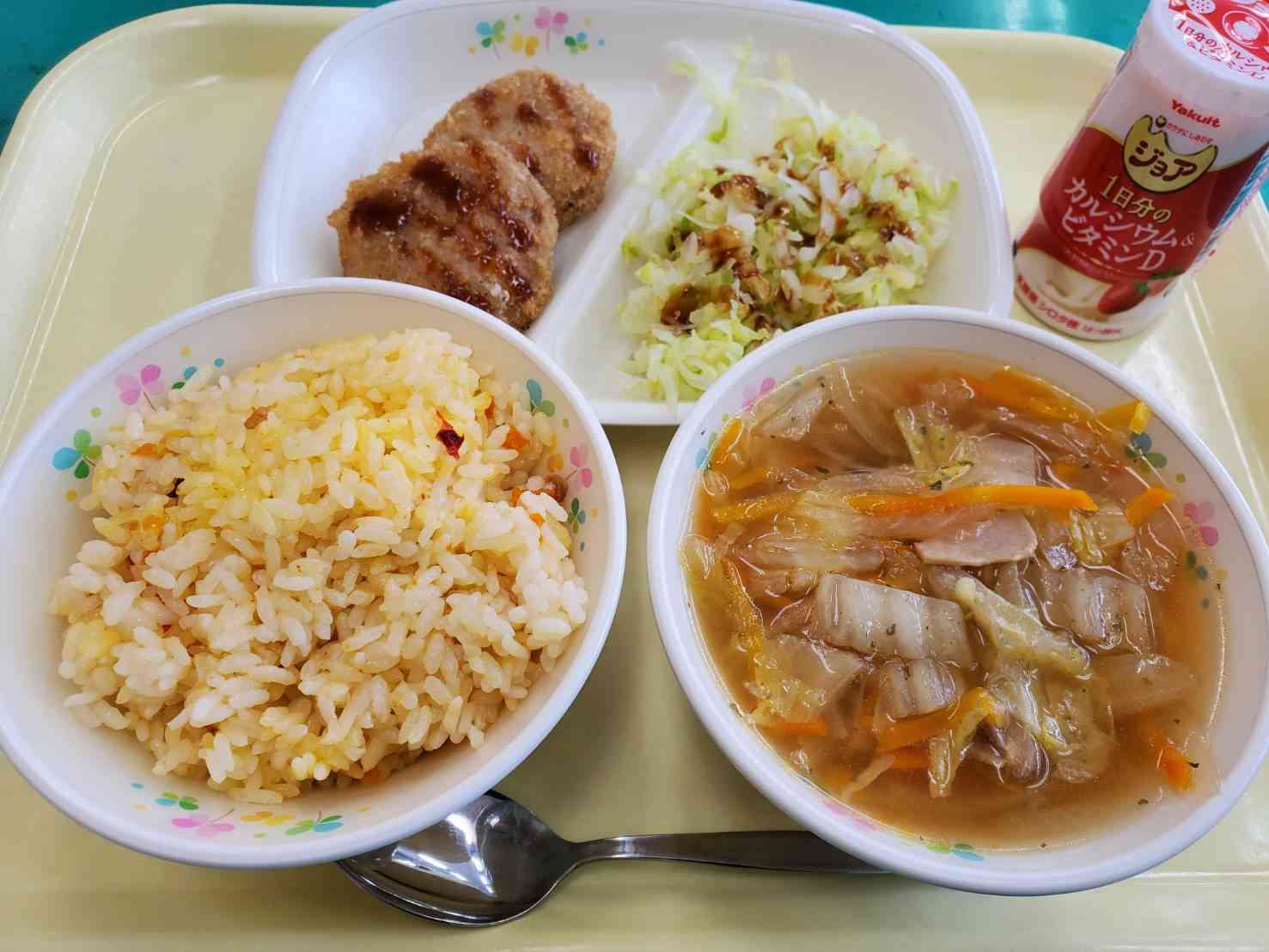 公立小学校の給食無償化 食材費相当額を国が負担へ