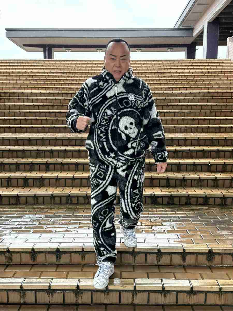 職場でも「スウェットパンツ」なぜ人気?おしゃれに着こなす今風スタイルとは?【THE TIME,】