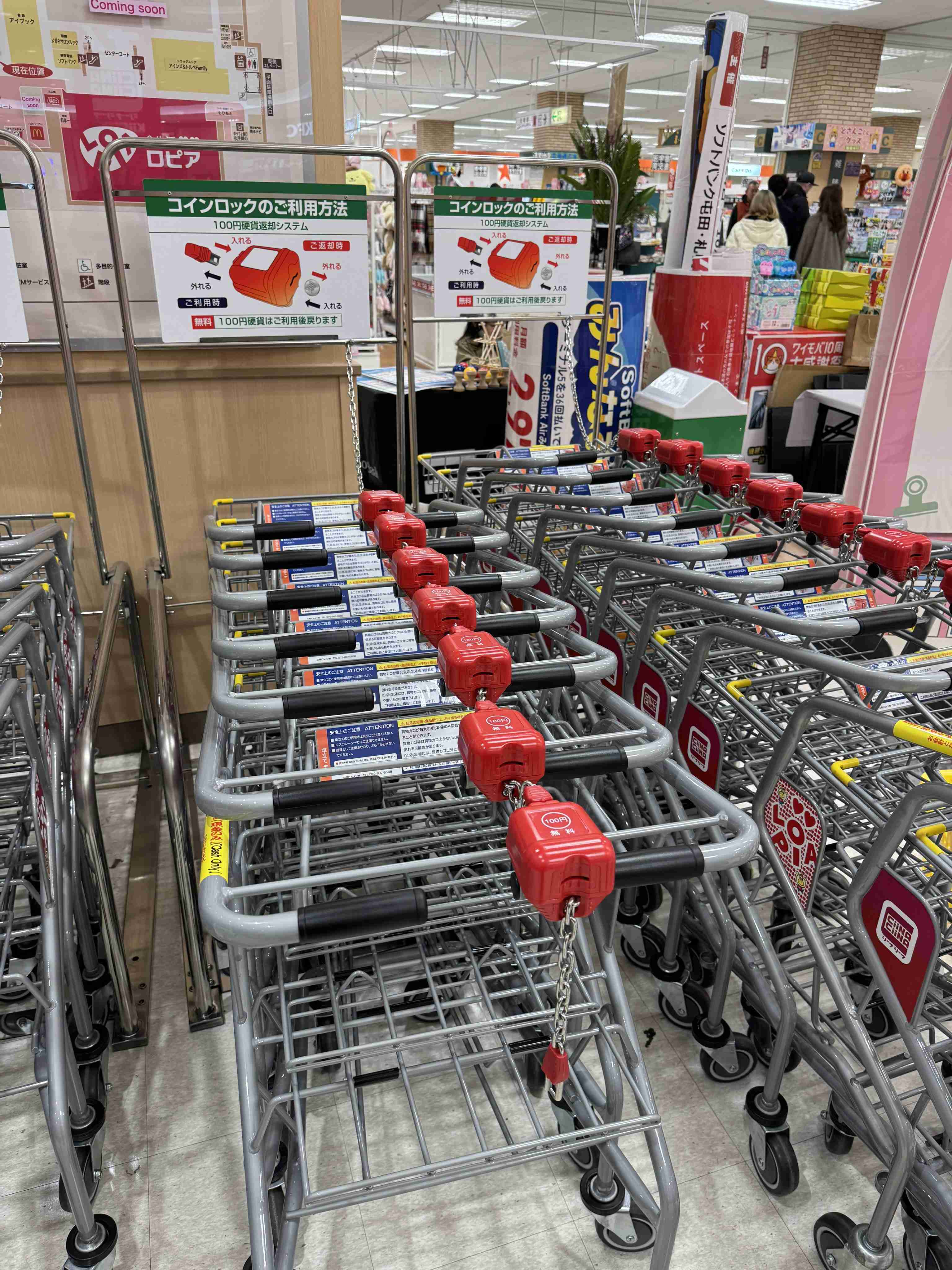 スーパーでカートを放置…注意した男性の“一言”に賛否両論「偉い！煽りも最高」「自分なら相手しない」
