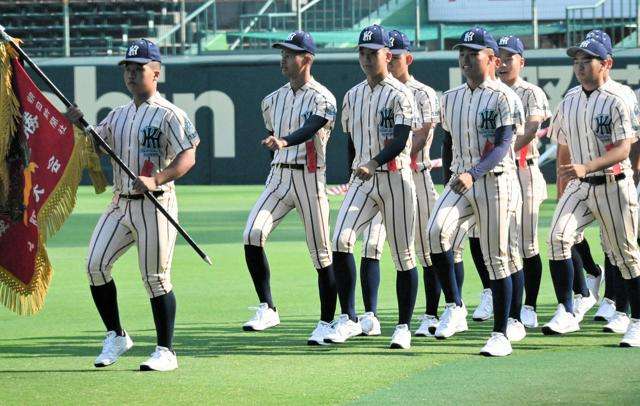 ことしの甲子園出場校が閉校へ…大阪府の『授業料無償化』が私立高校を直撃　“63万円の授業料超過分は学校側負担”がネックに　共学化で生徒数が倍になった学校も