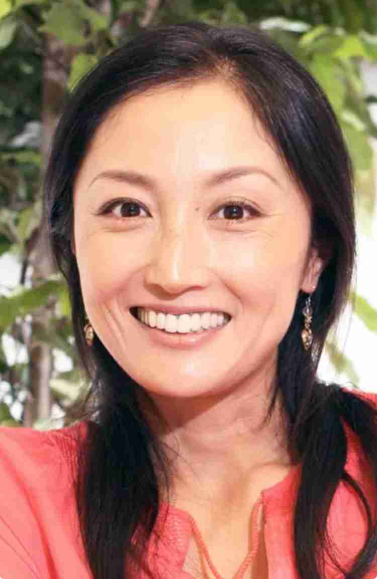 51歳・井上晴美、今も変わらぬ圧巻の水着姿「グラビアクイーンが26年ぶりに帰ってきた!」