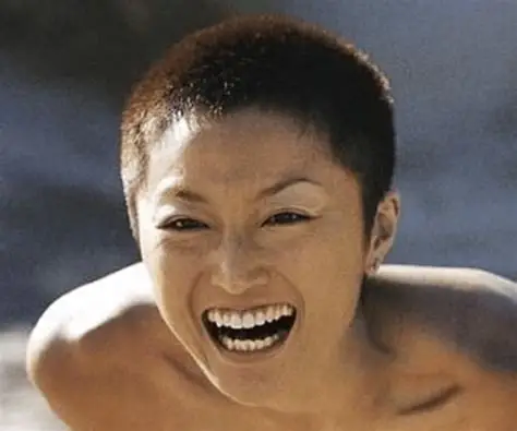 51歳・井上晴美、今も変わらぬ圧巻の水着姿「グラビアクイーンが26年ぶりに帰ってきた!」