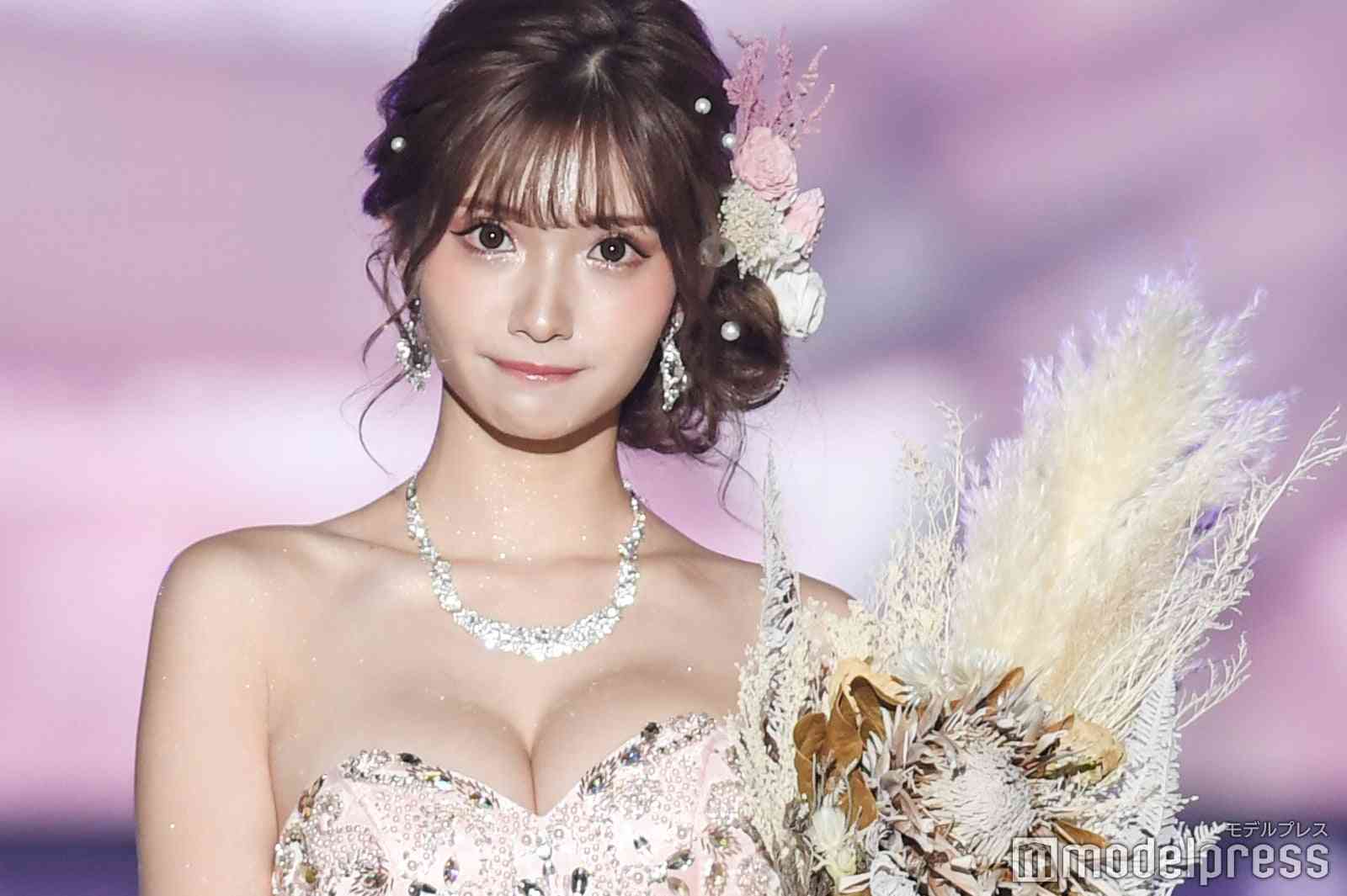 令和No.1キャバ嬢・ひめかが無加工動画で“ほうれい線ゼロ”陶器肌を賞賛され反応…「日々必死よ」明かした意外な悩み
