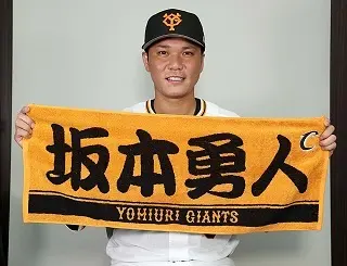 推しグッズを身に付けるのが恥ずかしい