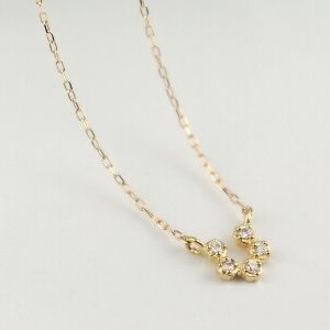 あなたがよくつけるアクセサリーは何ですか？
