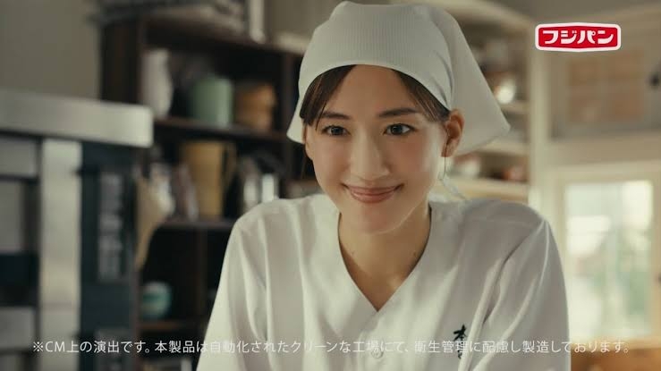 どん兵衛公式のCMが、ハリウッドザコシショウを起用した”誇張しすぎたフジパンCM”で正気の沙汰ではない