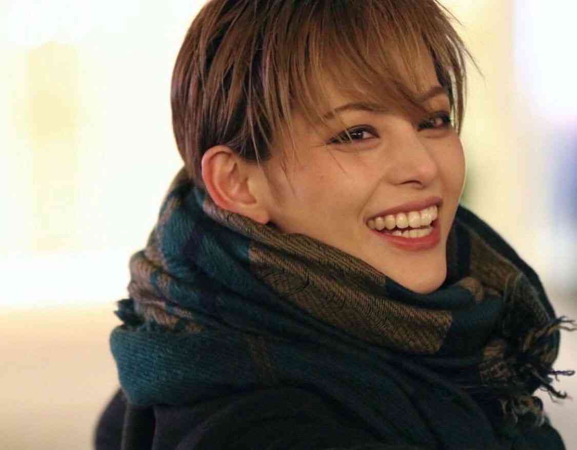 【宝塚】雪組トップ・朝美絢、軍服姿の“圧倒的美貌”にネット騒然！ 『波うららかに、めおと日和』ビジュアル公開に「完璧」「神かよ」「大優勝してる」の声
