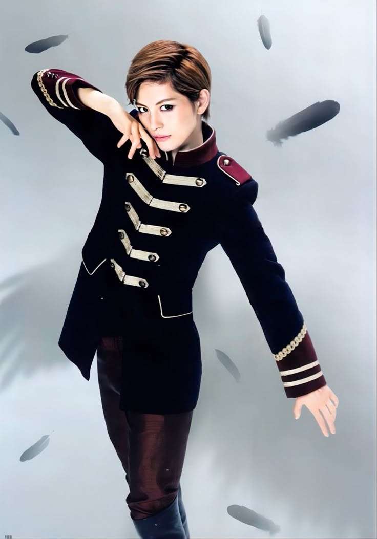 【宝塚】雪組トップ・朝美絢、軍服姿の“圧倒的美貌”にネット騒然！ 『波うららかに、めおと日和』ビジュアル公開に「完璧」「神かよ」「大優勝してる」の声
