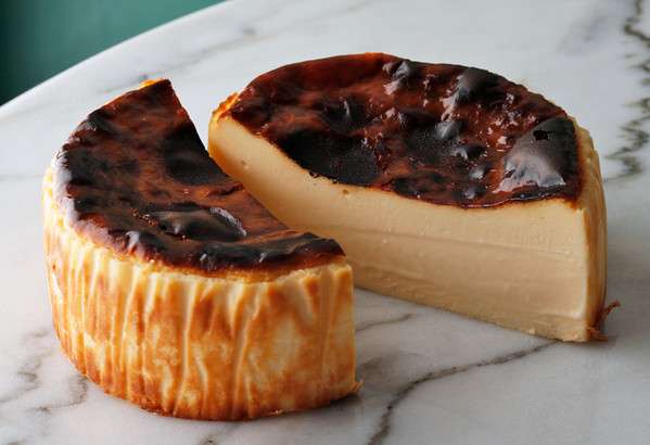 バスクチーズケーキが好きな人