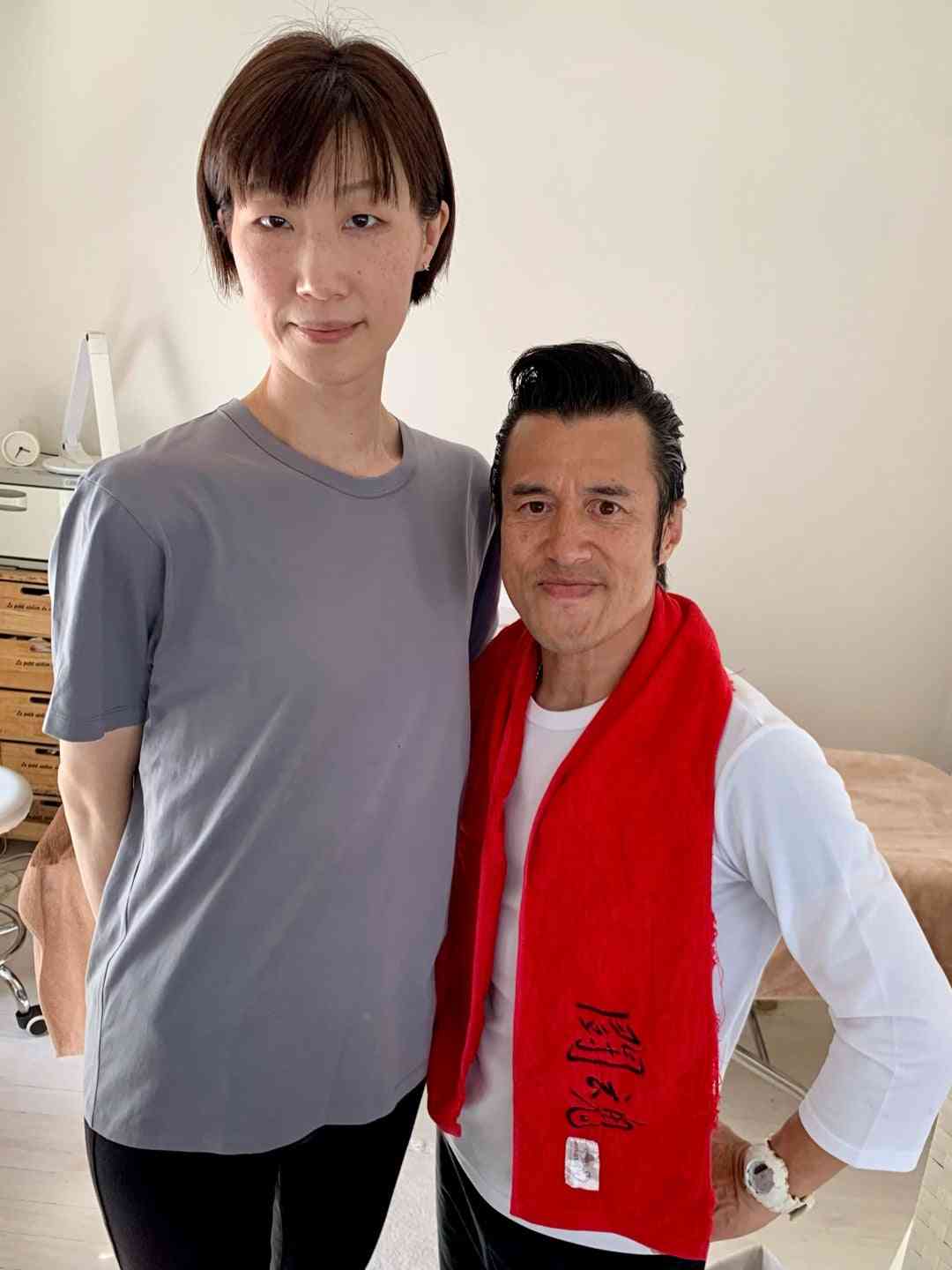 「身長差12cm」も…男性の方が背が低いのってどう！？《逆身長差》芸能人夫婦が幸せそうな理由