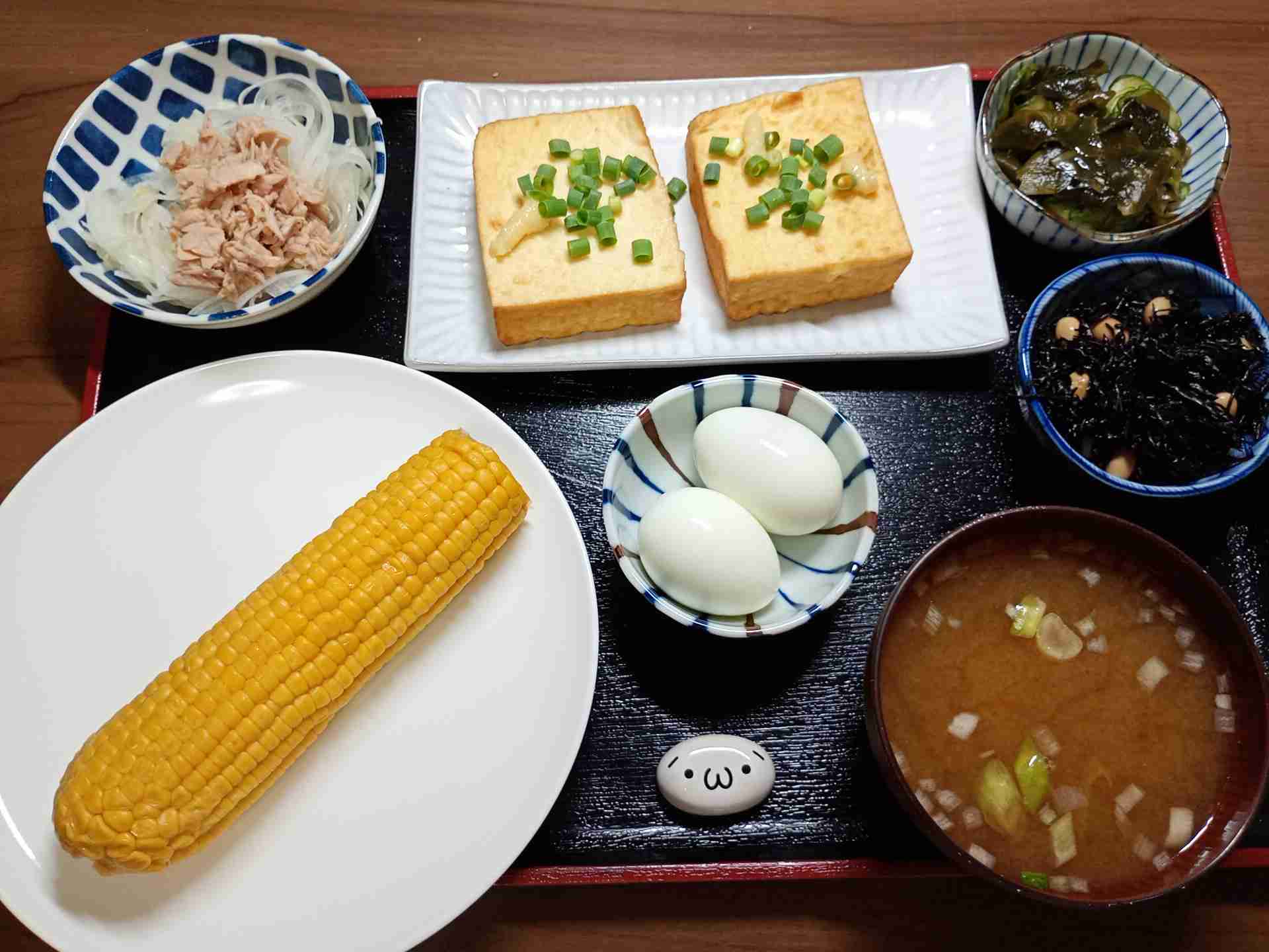 共働きで世帯収入が額面で40万くらいはあるんだけど子ども3人育てていて食費も嵩んで生活費が足りず借金が重なっていくというような家庭が増えているらしい
