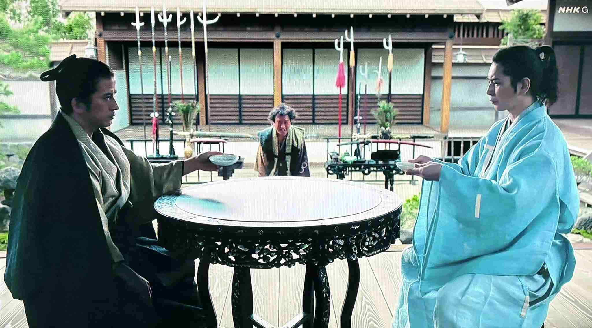 丸いダイニングテーブルってどうですか？