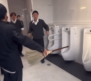 生徒による暴行動画が拡散　約1分間、執拗な暴行…大分市内の中学校か　市教委が事実関係を調査