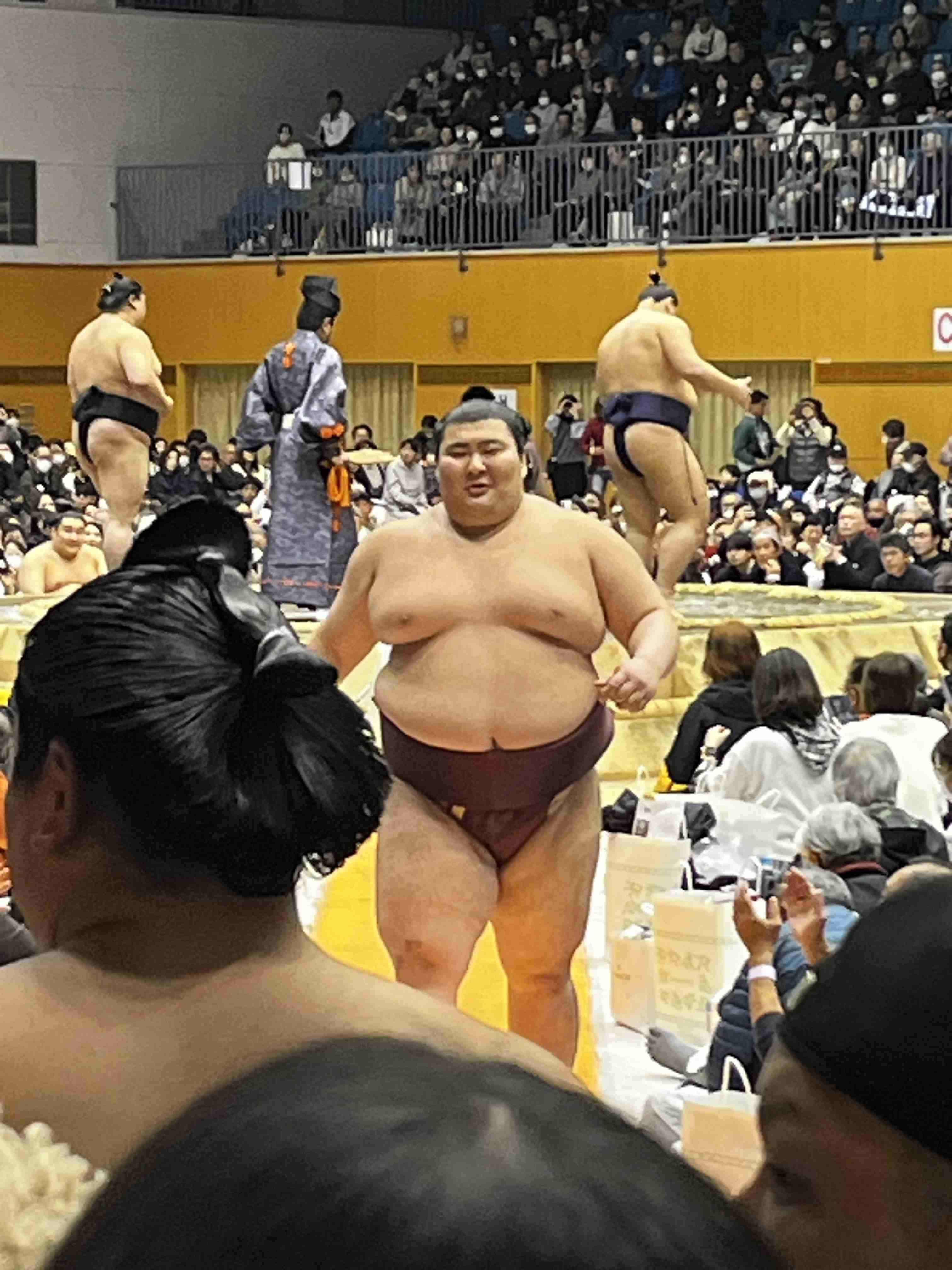 大関の安青錦　優勝インタビューで異例の行動　四方に体を向けて礼　場内が沸く　解説者も感心「21歳ですよ」