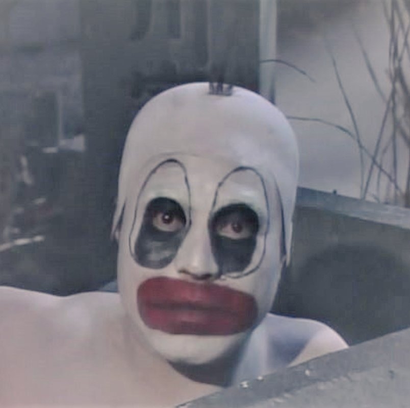 心の感情をまったく表情として出さないには