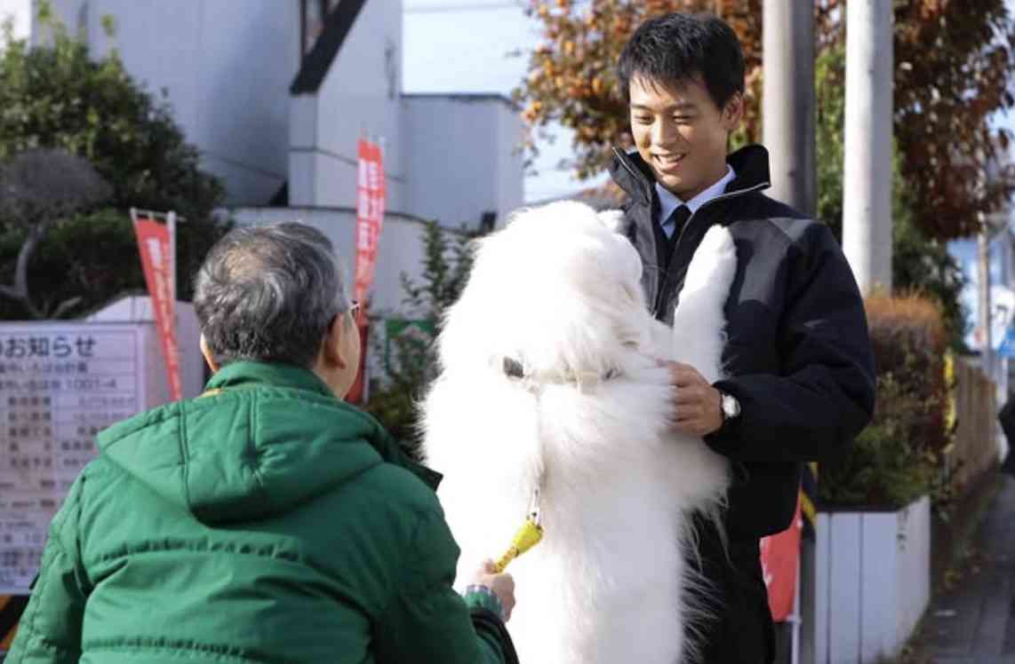 「巨大化が止まらない」生後11ヶ月の子犬とは思えない圧巻の成長ぶりにSNSが衝撃「これで子犬?」