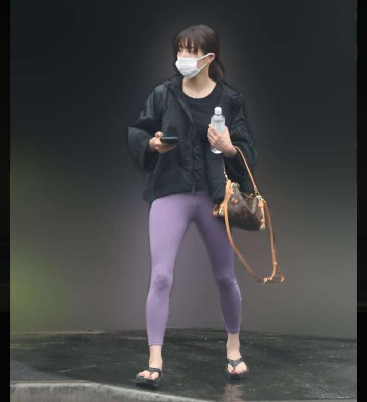 なぜ今? スキニーパンツが再流行!“脚が太いから無理”という人こそ試したい「令和版スキニーの嬉しい特長」