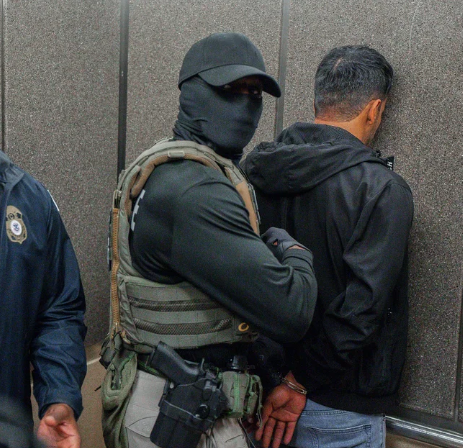 アメリカ・ミネソタ州で移民取り締まり中に住民男性射殺　連邦職員「正当防衛」主張