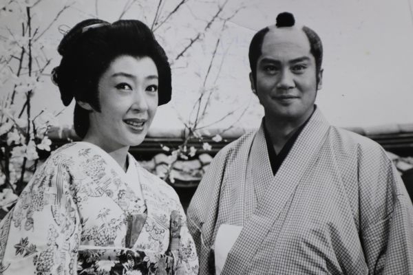 「上品な和服美人がいらっしゃると思ったら」熱戦の初場所、NHK中継映り込む女優の姿に騒然「美しい方は美しく歳を」