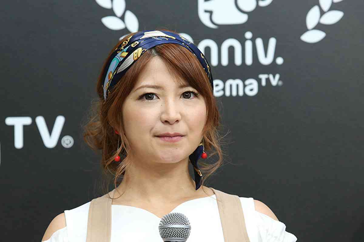 再婚から8年…矢口真里〝元モデル夫〟との顔出し家族ショットに「幸せやな」「仲睦まじいお二人に乾杯…」「奥ちゃま　梅ちゃんさん！」の声