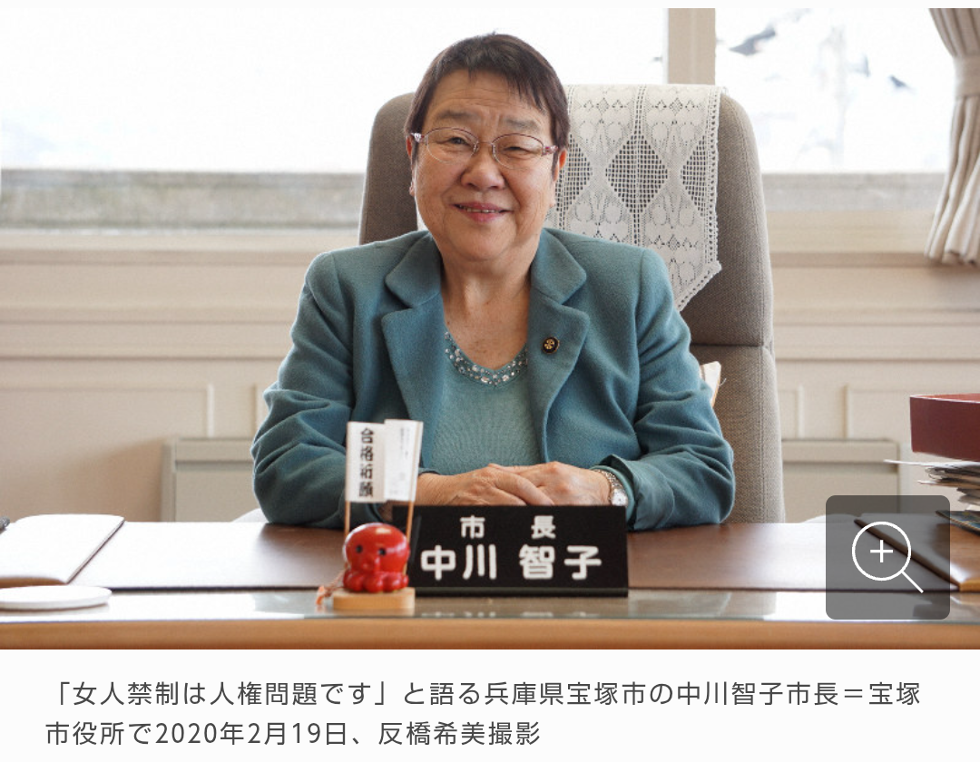 女人禁制の土俵に高市首相「伝統を重んじる。私はあがりません」