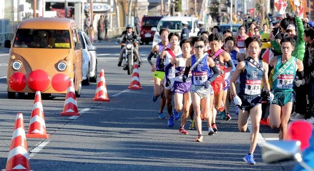 波紋　箱根駅伝でコース上に犬乱入　選手の走行妨害の場面も　SNS「前代未聞」怒りの声も「重大事故につながる可能性あった」