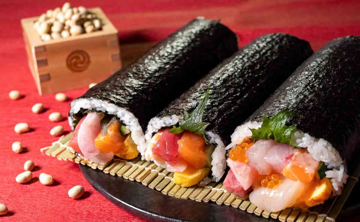 今年の恵方巻、2年連続で10%超の値上げ　コメ価格高騰が打撃　「海鮮系」で目立つ値下げ「お買い得感」高まる節分シーズンに