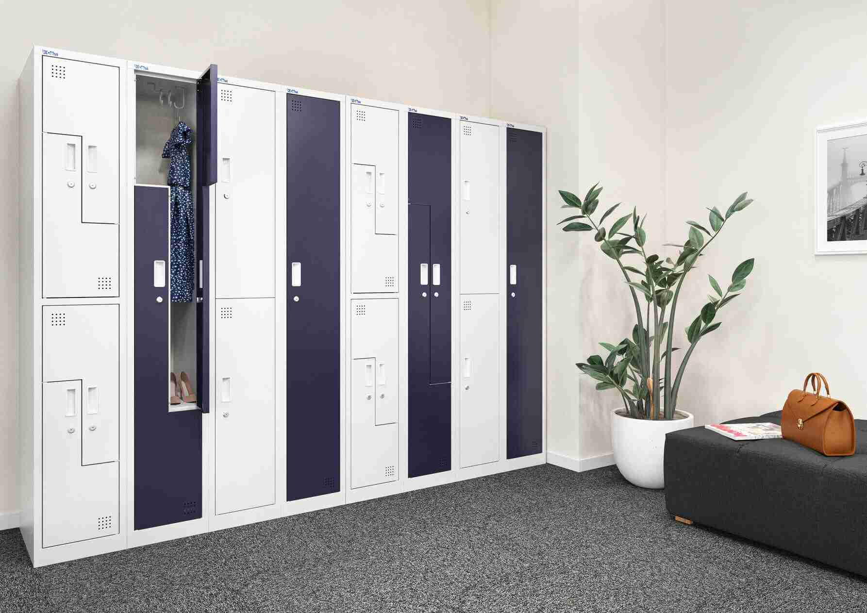 職場でロッカールーム使いますか？