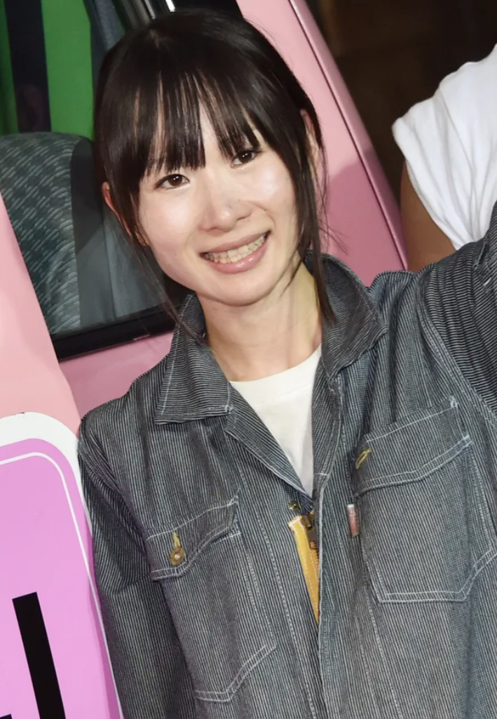 「幼く見られがち」悩む女性が“5年ぶりのショート”で大変身　「ご主人もビックリですね」「めちゃ似合う」の声