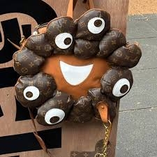 ルイ・ヴィトンの衝撃的なデザインのバッグを思わず二度見！「結構かわいい」「これは欲しい」と大反響