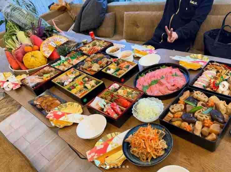 「これくらいの量でいい」土井善晴の1皿4品おせちに共感集まる「実家のお正月を思い出した」「あまりにも素敵」