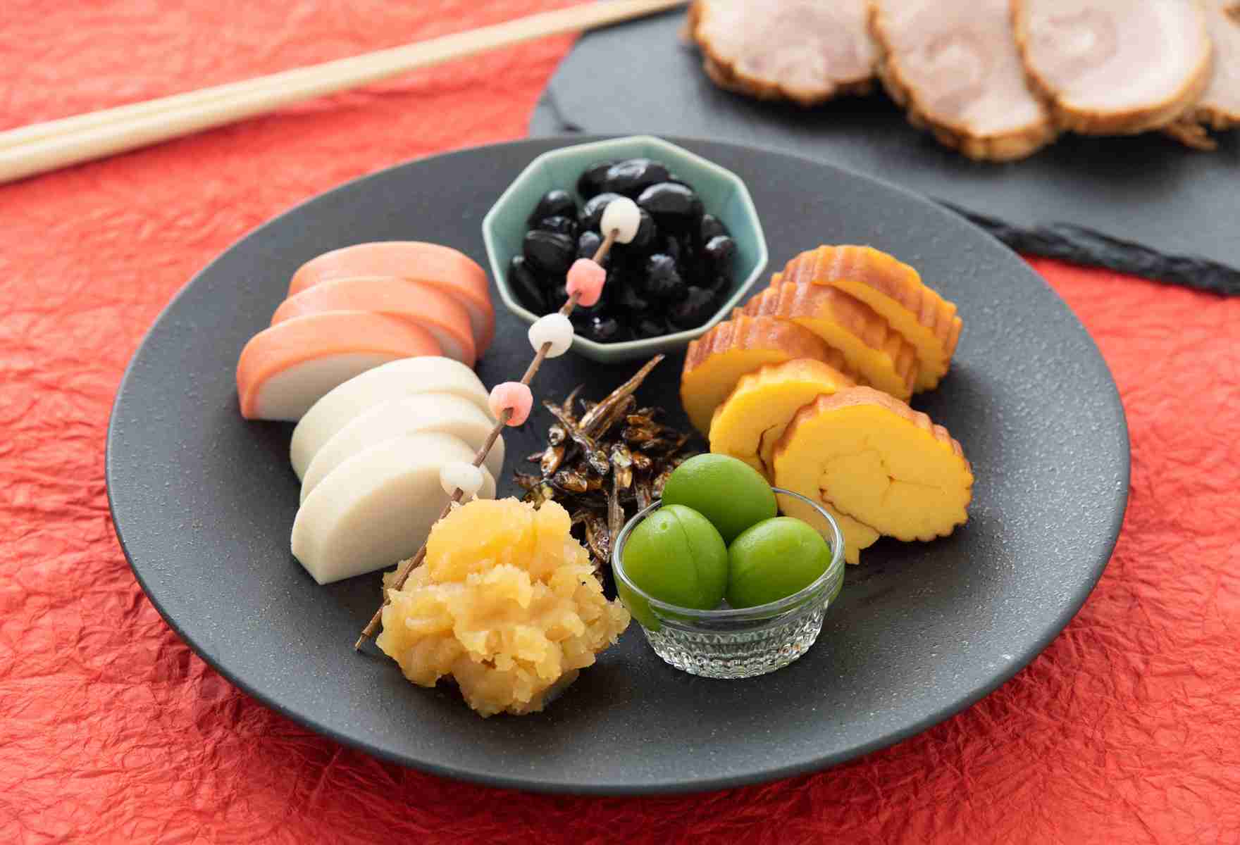 「これくらいの量でいい」土井善晴の1皿4品おせちに共感集まる「実家のお正月を思い出した」「あまりにも素敵」