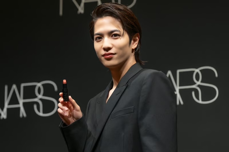 就活男子が化粧で身だしなみ、メイクで「面接でも好印象」…大学はセミナー・メーカーも市場拡大に期待