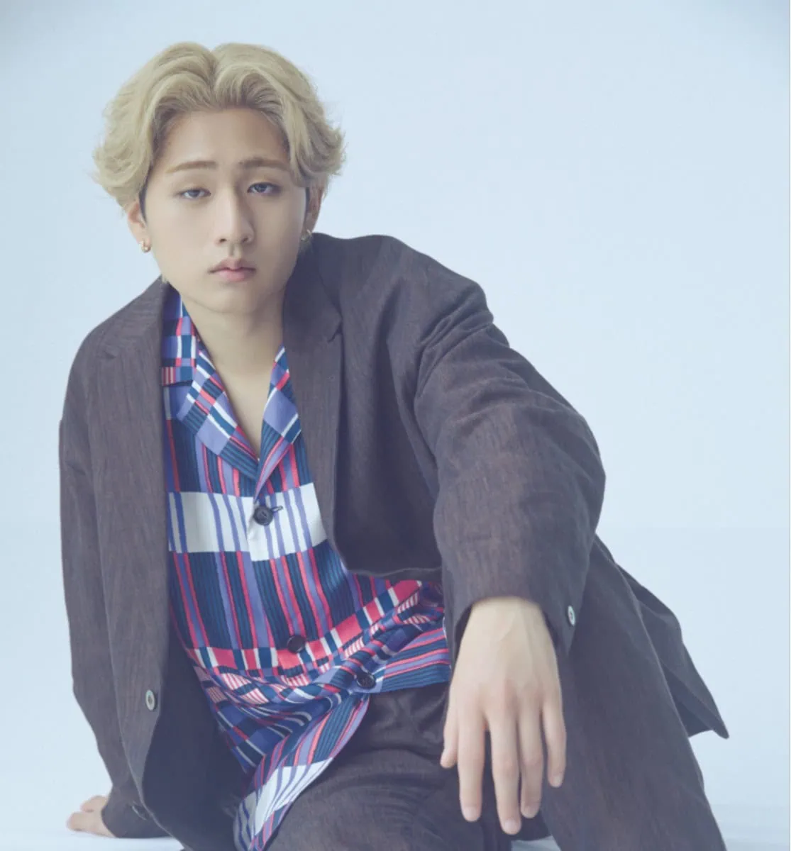 KEY TO LIT猪狩蒼弥、『Oggi』スーツ男子企画で同僚役 甘いストーリー展開も…「思わずツッコミたくなるおもしろい撮影でした」