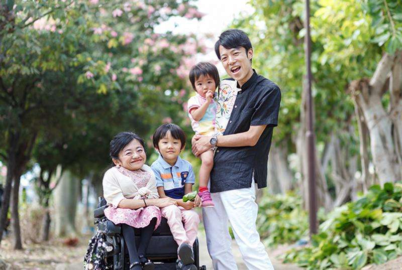 車椅子ユーザーの人、家族がいる人