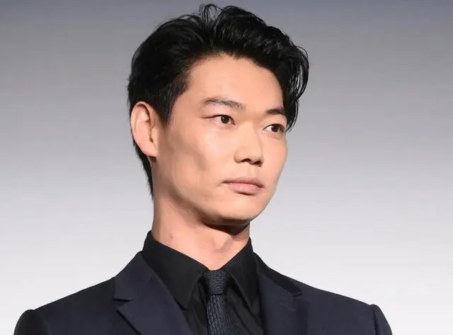 冨永愛のイケメン息子が「かっこいい」「圧倒的存在感」身長190センチ台…母は籍入れず妊娠公表