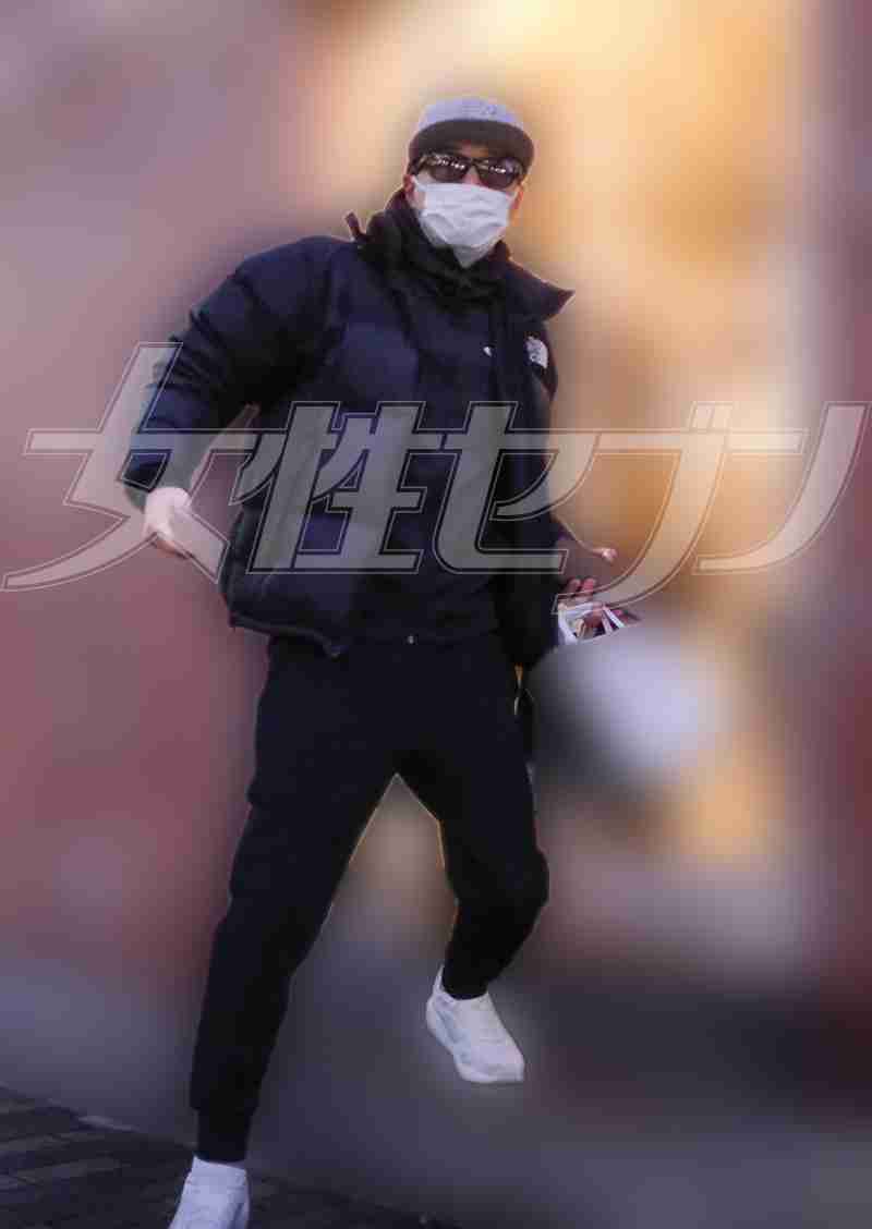 【400日ぶりの肉声】中居正広が独占直撃に語ったこと　騒動後も支え続けた15年来の恋人と百貨店で買い物デート《初2ショット》