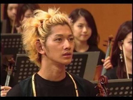 金髪が似合う有名人！