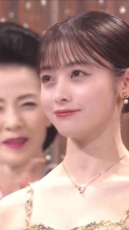 「お願いだから復帰して」橋本環奈 『NHK紅白』の“グダグタ進行”が大不評で“異次元の対応力”に再脚光…ハプニングにも動じない抜群の安定感