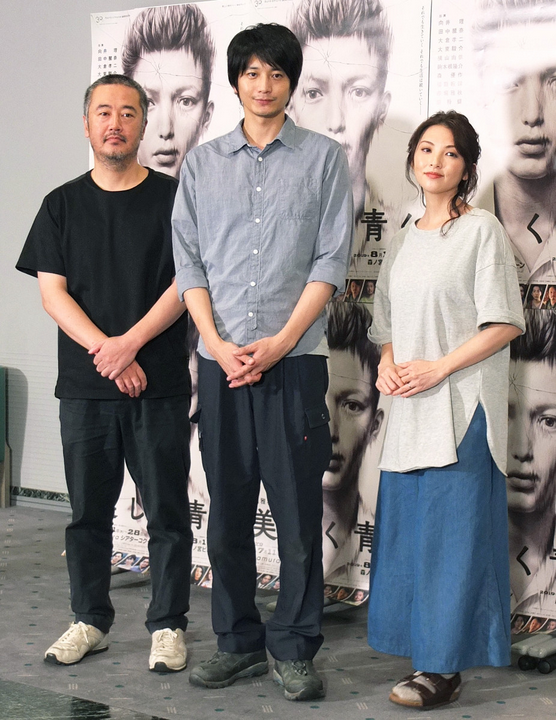 「向井理って3mくらい身長あるん」152.3センチ橋本環奈と並ぶ〝衝撃2ショット〟「デカ！デカ！」「身長差すごくてトリックアートみたい笑」