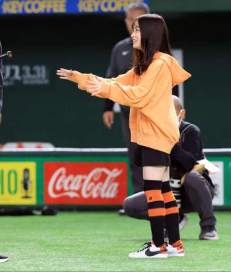 「向井理って3mくらい身長あるん」152.3センチ橋本環奈と並ぶ〝衝撃2ショット〟「デカ！デカ！」「身長差すごくてトリックアートみたい笑」
