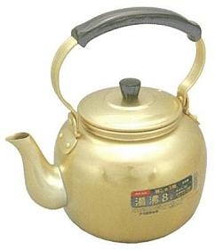 水筒でおなかを強打、内臓を損傷し緊急手術　各地で事故の報告、臓器を摘出したケースも