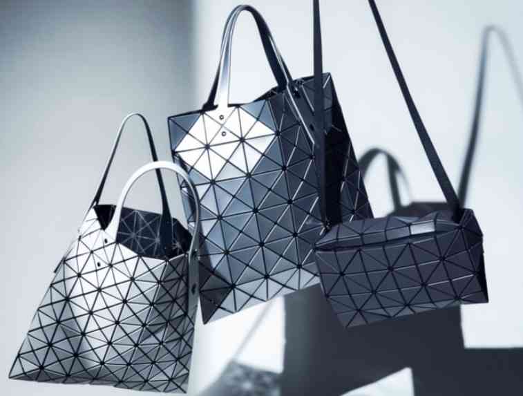 派手なバッグ、どんな時、どんな服装で使ってる？