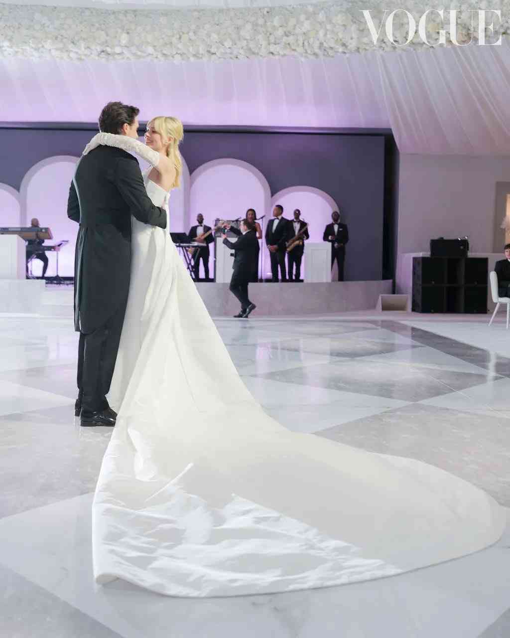 ヴィクトリア・ベッカムの「不適切なダンス」を巡って証言が錯綜 結婚式で「息子の首筋に顔を埋めていた」