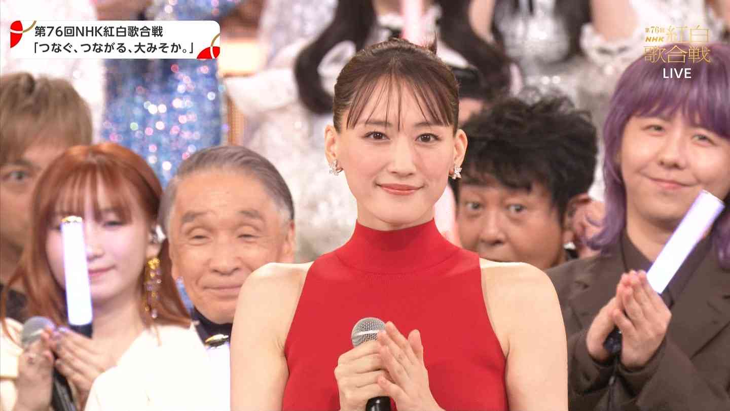 今田美桜『紅白』3回 “お色直し” に集まる喝采…高市首相と “お揃い” ブランドも登場、驚きの価格とは