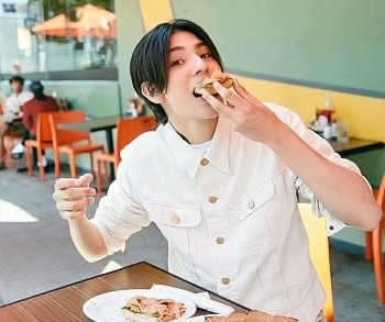 美味しそうに食べてる芸能人の画像が見たい🍱