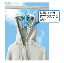 パーカーのフードが邪魔