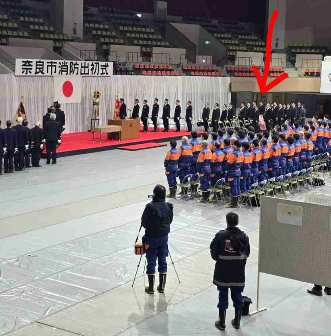 へずまりゅう氏「奈良から出て行け」国歌斉唱中の“不起立”を巡り、共産党・山村幸穂議員との泥沼応酬が勃発
