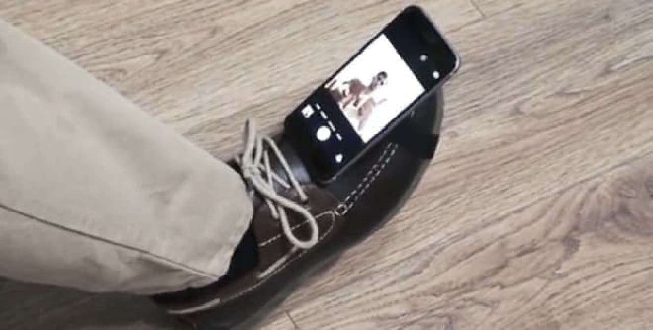 サンダルにスマホ縛り付けた課長、女性職員に近づいたのを目撃される…盗撮認め懲戒処分